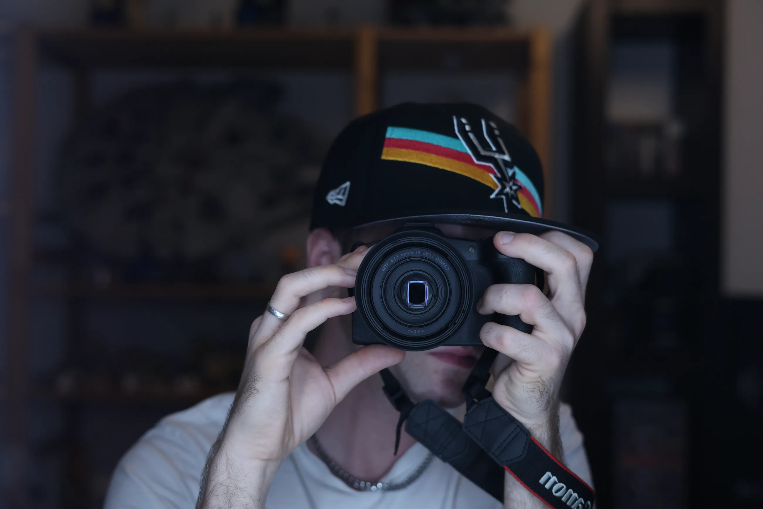 Ian Nicol photographiant avec un appareil photo